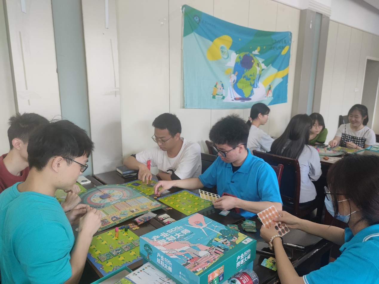 beat365官方网站资源与环境工程学院举办桌游科普活动:以桌游形式传达双碳理念